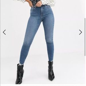 TOPSHOP Jamie high waisted frayed ankle jeans